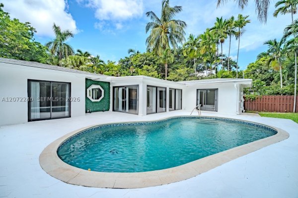 1825 Alamanda Dr North Miami, FL 33181