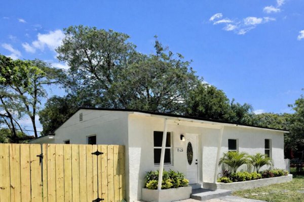 1525 NW 14th Fort Lauderdale, FL 33311