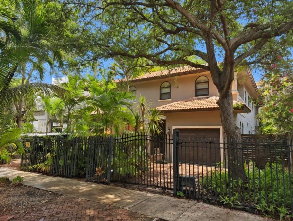 3082 Lime Coconut Grove, FL 33133