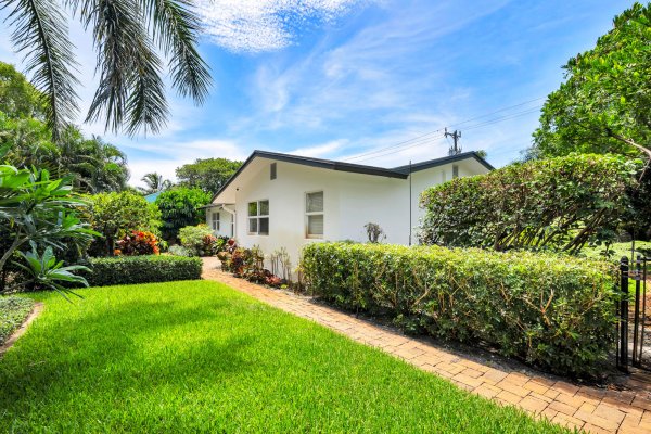 844 Avon West Palm Beach, FL 33401