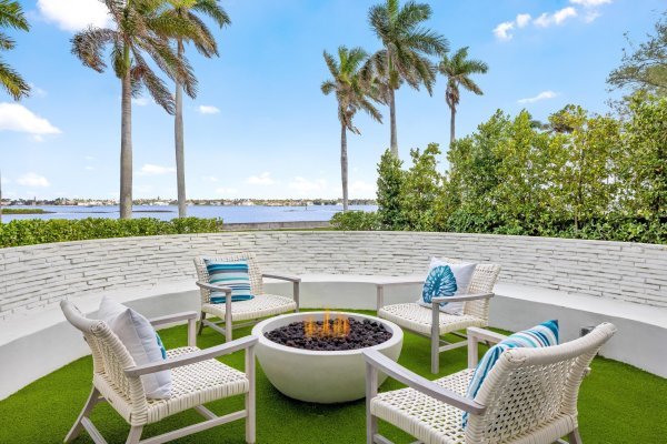 2745 S Flagler Dr West Palm Beach, FL 33405