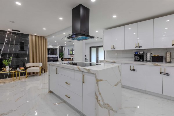 2633 NW Taft Hollywood, FL 33020