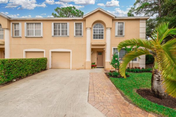 269 Live Oaks Ln Jupiter, FL 33458