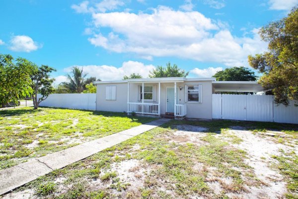5241 NE 16th Ter Pompano Beach, FL 33064