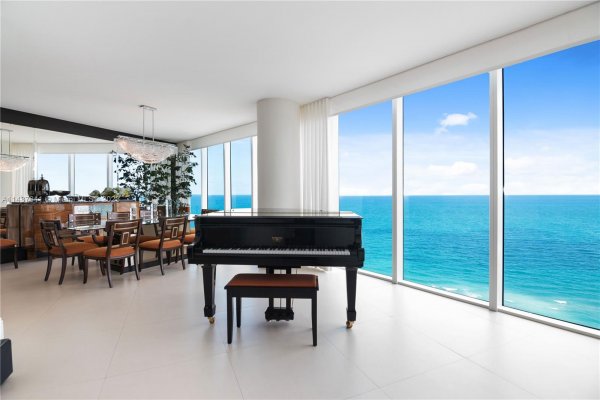 2711 S Ocean Dr #2205 Hollywood, FL 33019