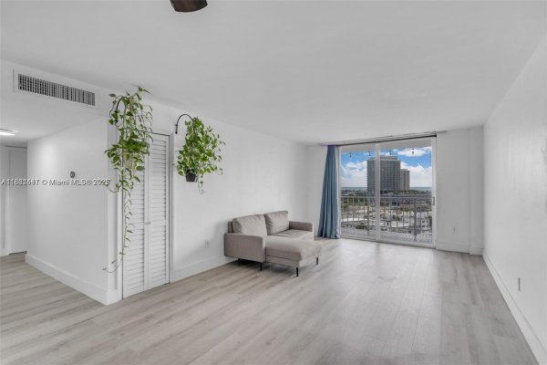 6900 Bay Dr #11F Miami Beach, FL 33141
