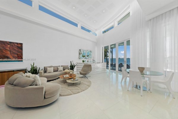 1825 Cleveland Rd Miami Beach, FL 33141 1825 Cleveland Rd Miami Beach, FL 33141