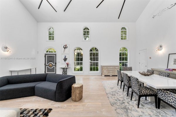 431 W Rivo Alto Dr Miami Beach, FL 33139