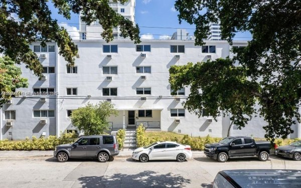 143 SW 9th St #203 Miami, FL 33130