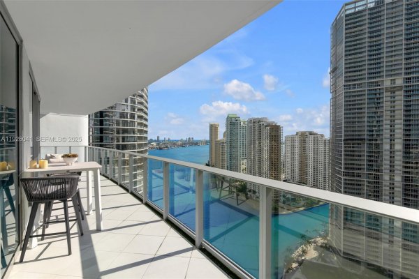 200 Biscayne Blvd Way #3108 Miami, FL 33131