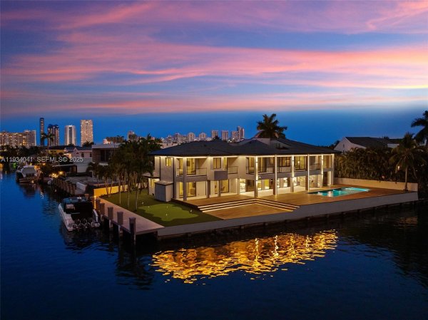 3209 NE 169th St North Miami Beach, FL 33160