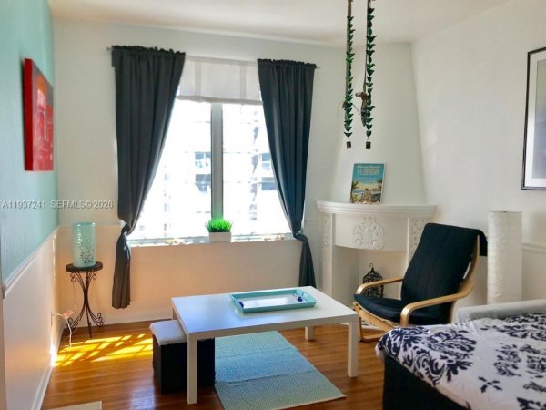 610 8th St #204 Miami Beach, FL 33139