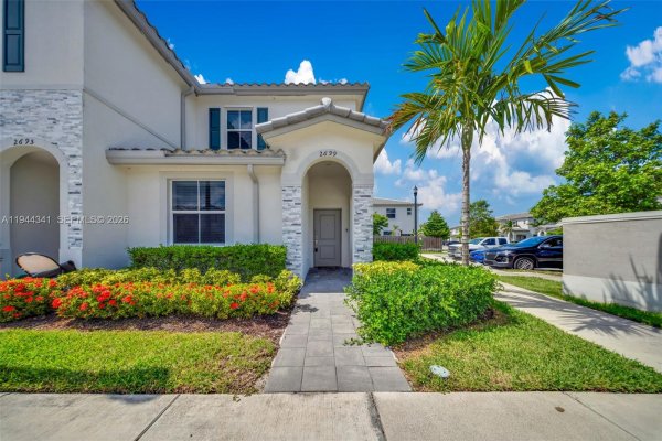 2699 SE 19th St Homestead, FL 33035