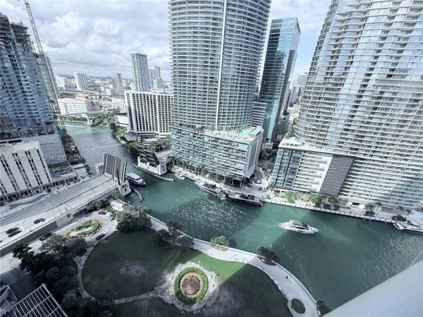 465 Brickell Ave #2906 Miami, FL 33131