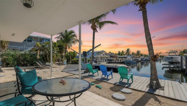 21 Mangrove Ln Key Largo, FL 33037