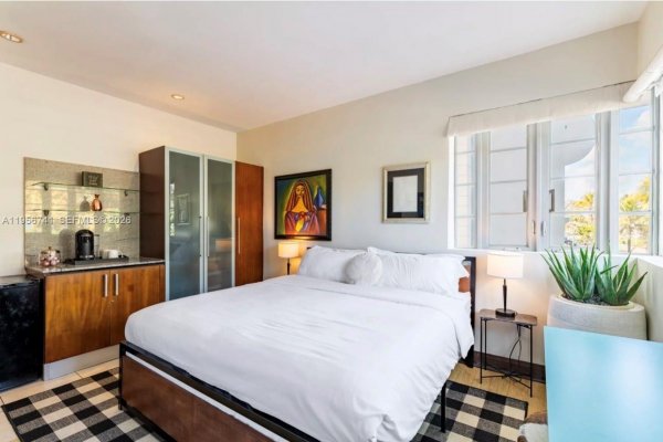 1036 Ocean Dr #B201 Miami Beach, FL 33139