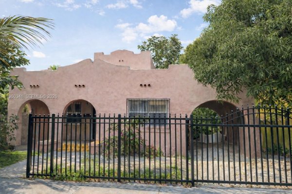 111 NE 50th St Miami, FL 33137