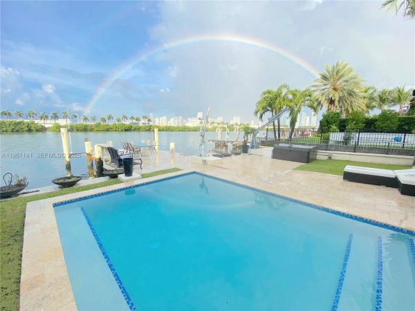 224 S Coconut Ln Miami Beach, FL 33139