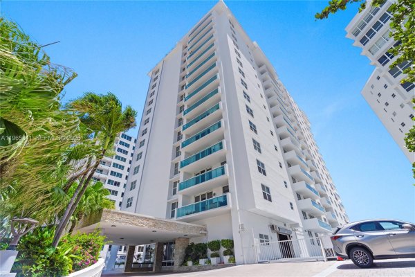 5001 Collins Ave #5K Miami Beach, FL 33140