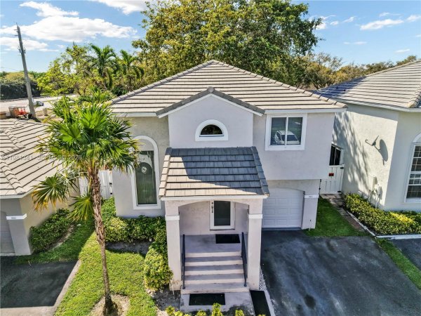 9913 NW 2nd St Plantation, FL 33324