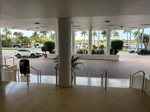 5005 Collins Ave #1525 Miami Beach, FL 33140