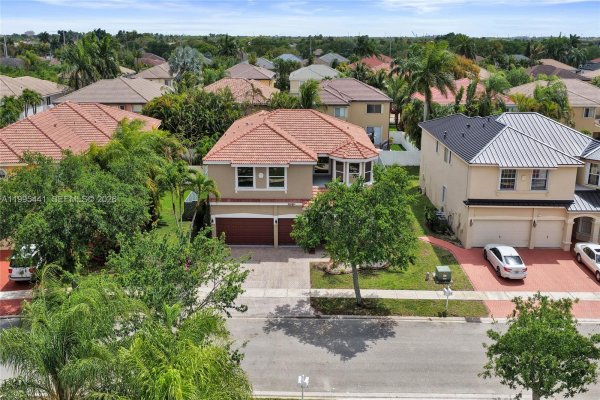 16180 SW 14th St Pembroke Pines, FL 33027