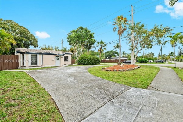 1395 NE 177th St North Miami Beach, FL 33162