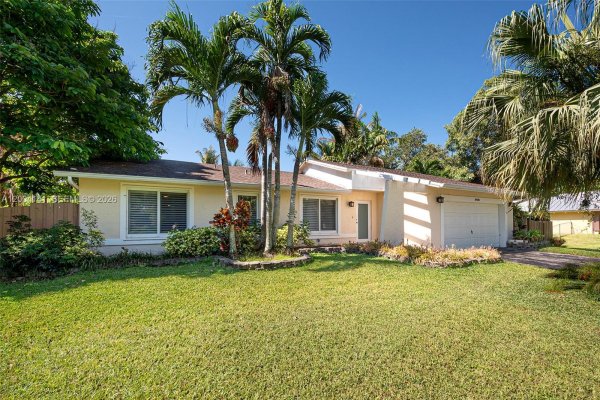 8480 SW 180th St Palmetto Bay, FL 33157