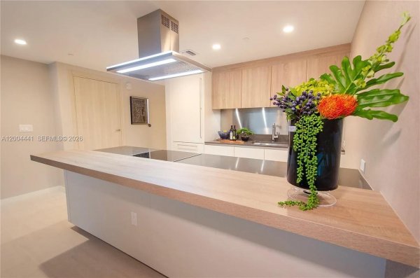 1000 Brickell Plz #4207 Miami, FL 33131