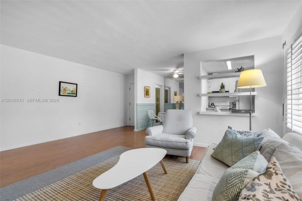 255 Sunrise Dr Key Biscayne, FL 33149