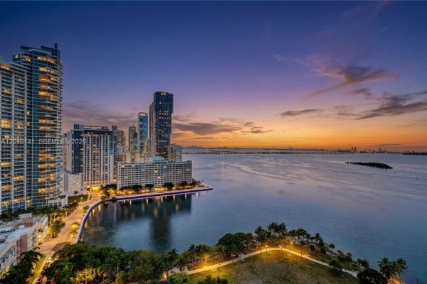 1900 N Bayshore Dr #2204 Miami, FL 33132