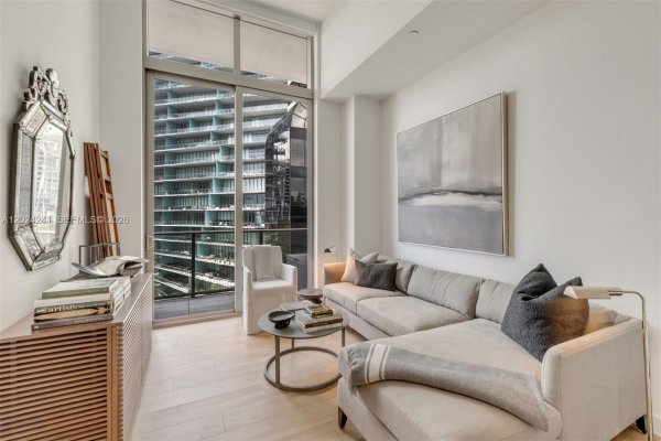 2655 S Bayshore Dr #807 Miami, FL 33133