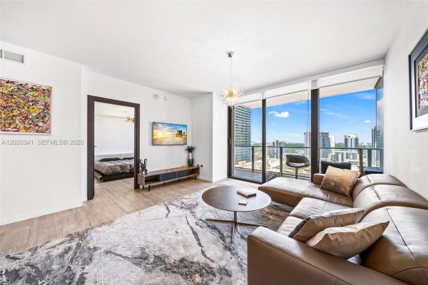 1000 Brickell Plz #2111 Miami, FL 33131