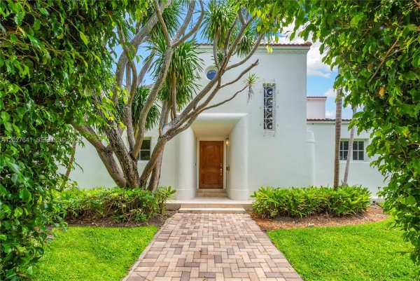 1776 Michigan Ave Miami Beach, FL 33139