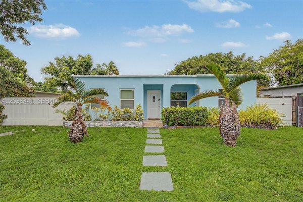 5910 SW 62nd Ter South Miami, FL 33143
