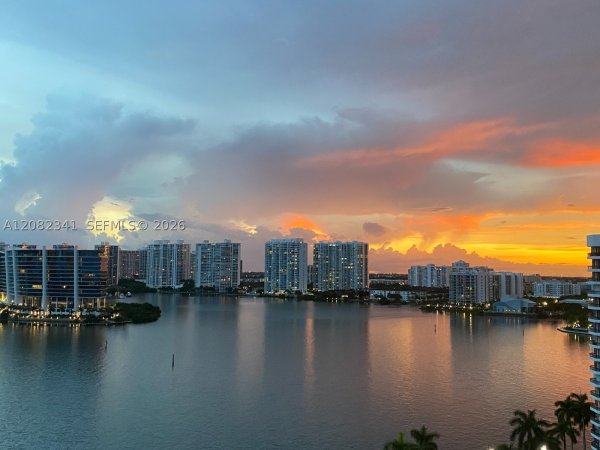 19101 NE 36th Ct #1704 Aventura, FL 33180