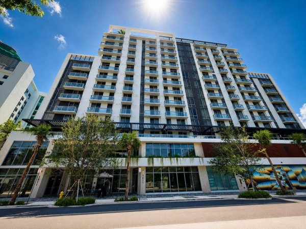 1611 SW 2nd #808 Miami, FL 33129