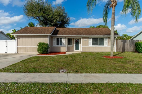 10079 Patience Ln Royal Palm Beach, FL 33411