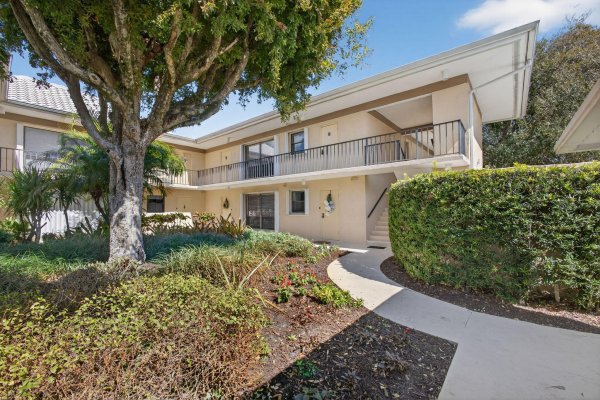 17 SE Turtle Crk #Unit D Jupiter, FL 33469