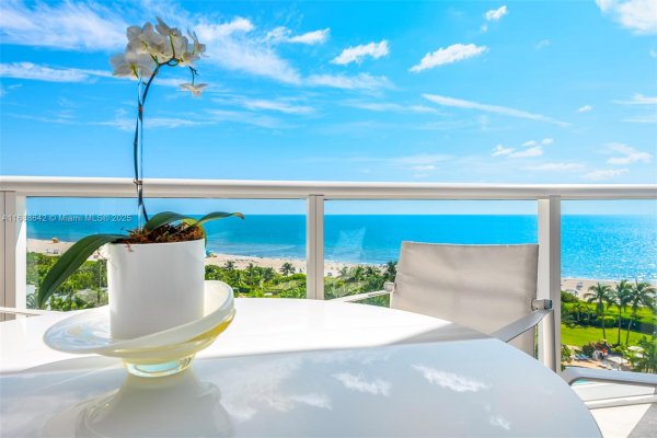 100 S Pointe Dr #706 Miami Beach, FL 33139 100 S Pointe Dr #706 Miami Beach, FL 33139