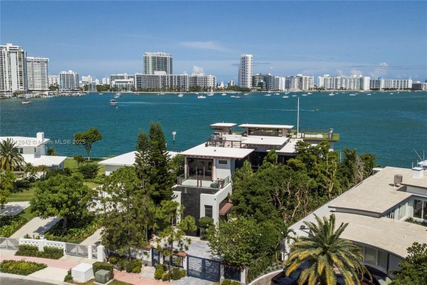 25 E Rivo Alto Dr Miami Beach, FL 33139