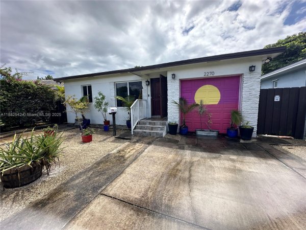 2270 SW 24th St Miami, FL 33145