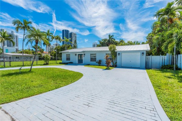 350 190th St Sunny Isles Beach, FL 33160