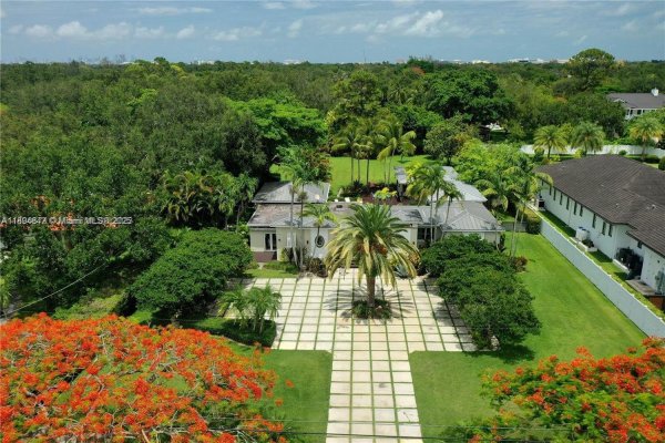 6645 SW 73rd Ct Miami, FL 33143