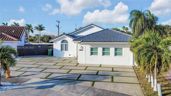 15251 SW 56th Ter Kendall, FL 33193