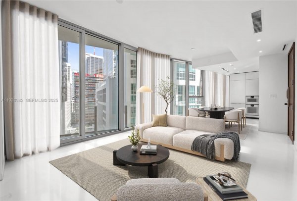 300 Biscayne Blvd Way #1106E Miami, FL 33131