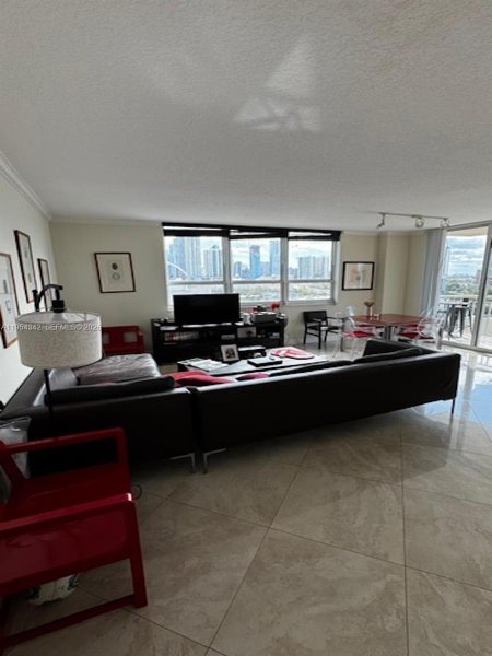 2000 N Bayshore Dr #1402 Miami, FL 33137