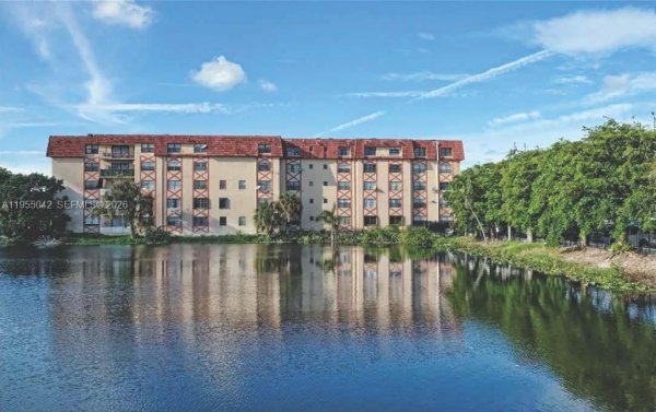 1325 W 68th St #113 Hialeah, FL 33014