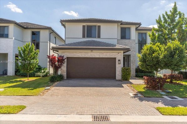 8096 NW 48th Ter Doral, FL 33166