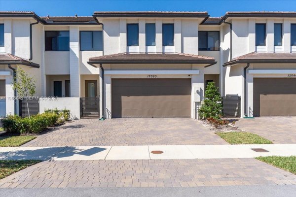 12060 SW 82nd Pl Miami, FL 33156